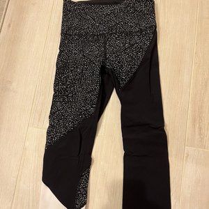 Black and White lululemon workout tights - medium compression